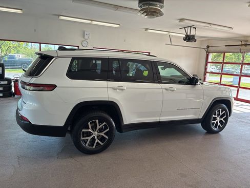 Used 2024 Jeep Grand Cherokee L Limited AWD/4WD image 29