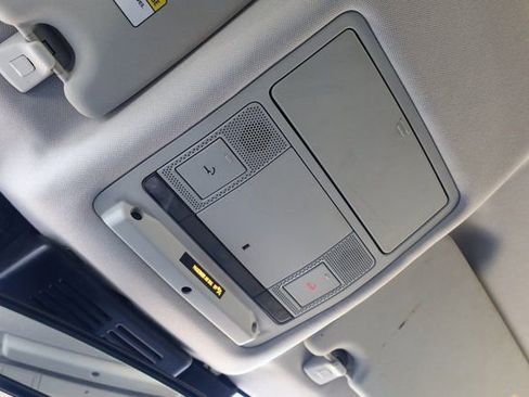 Used 2017 Land Rover Discovery Sport SE image 23