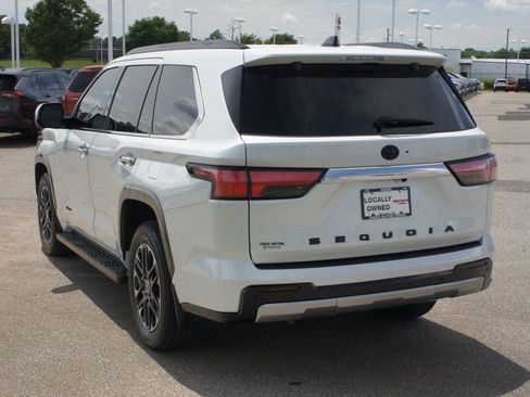 Used 2023 Toyota Sequoia Limited w/ Tow Technology Package AWD/4WD image 17