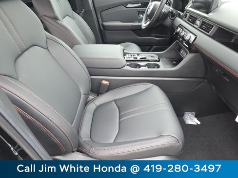 New 2025 Honda Pilot TrailSport image 19