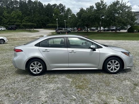 Used 2023 Toyota Corolla LE FWD image 4