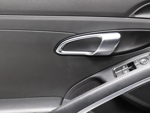 Used 2025 Porsche 718 Cayman image 41