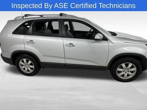 Used 2013 Kia Sorento LX image 2