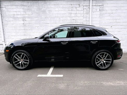 Used 2025 Porsche Macan AWD/4WD image 2