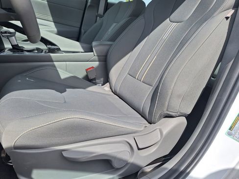 Used 2025 Hyundai Elantra SEL image 10