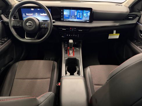 Used 2026 Nissan Kicks SR FWD image 3
