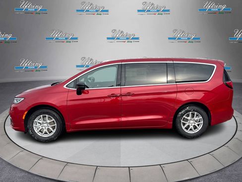 New 2026 Chrysler Pacifica Select image 6