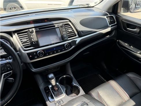 Used 2019 Toyota Highlander SE FWD image 43