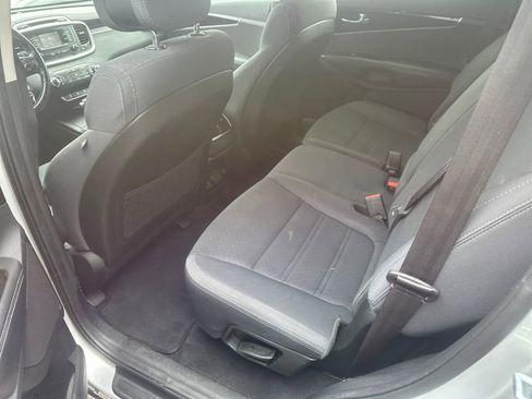 Used 2016 Kia Sorento LX w/ LX Convenience Package image 24