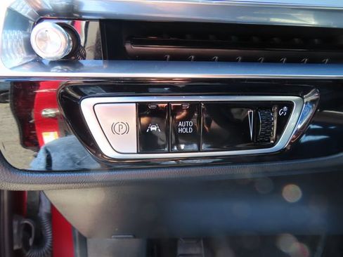 Certified 2024 Cadillac Lyriq Luxury AWD/4WD image 38