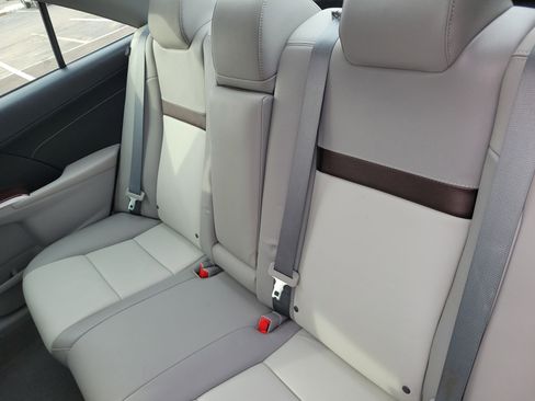 Used 2014 Toyota Camry XLE image 10