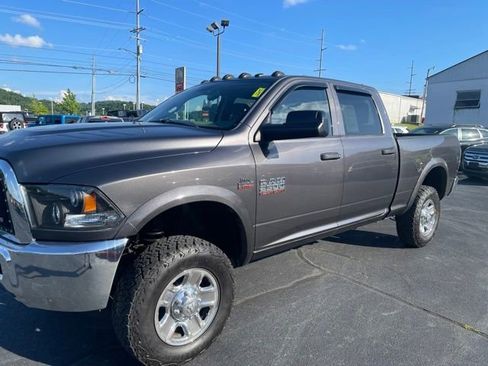 Used 2015 RAM 2500 Tradesman w/ Chrome Appearance Group AWD/4WD image 4