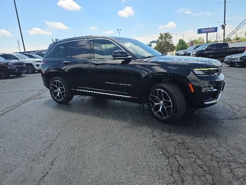 Used 2023 Jeep Grand Cherokee Summit AWD/4WD image 19