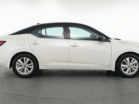 Used 2025 Nissan Sentra S image 11