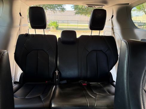 Used 2023 Chrysler Pacifica Touring-L FWD image 30