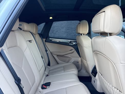 Certified 2025 Porsche Macan image 29