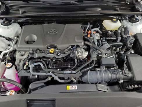 Used 2025 Toyota Camry SE FWD image 13