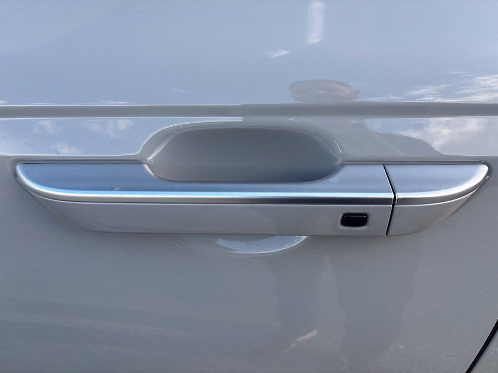 Certified 2024 Kia Carnival EX FWD image 12