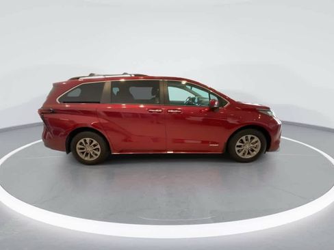 Used 2021 Toyota Sienna XLE FWD image 9