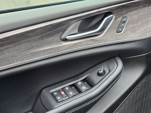 Used 2024 Jeep Grand Cherokee Limited w/ Luxury Tech Group II image 21