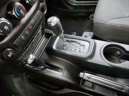 Used 2018 Jeep Wrangler Unlimited Sport w/ Connectivity Group AWD/4WD image 25