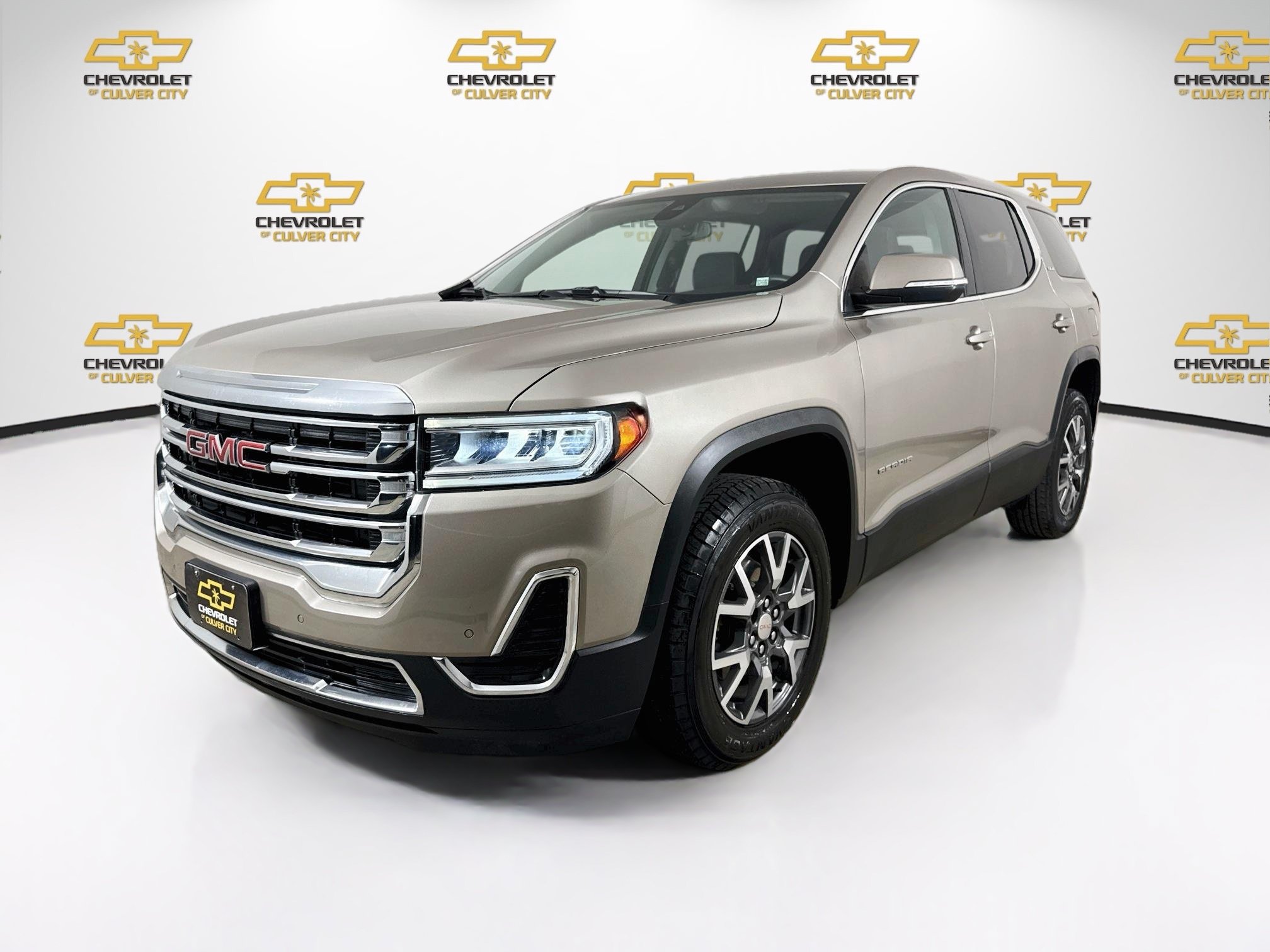 Used 2023 GMC Acadia SLE FWD image 3