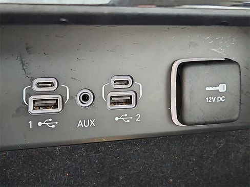 Used 2022 Jeep Grand Cherokee Limited image 26