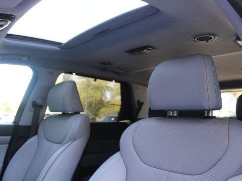 Used 2025 Hyundai Palisade SEL FWD image 46