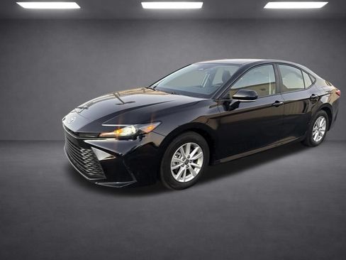 Used 2025 Toyota Camry LE FWD image 32