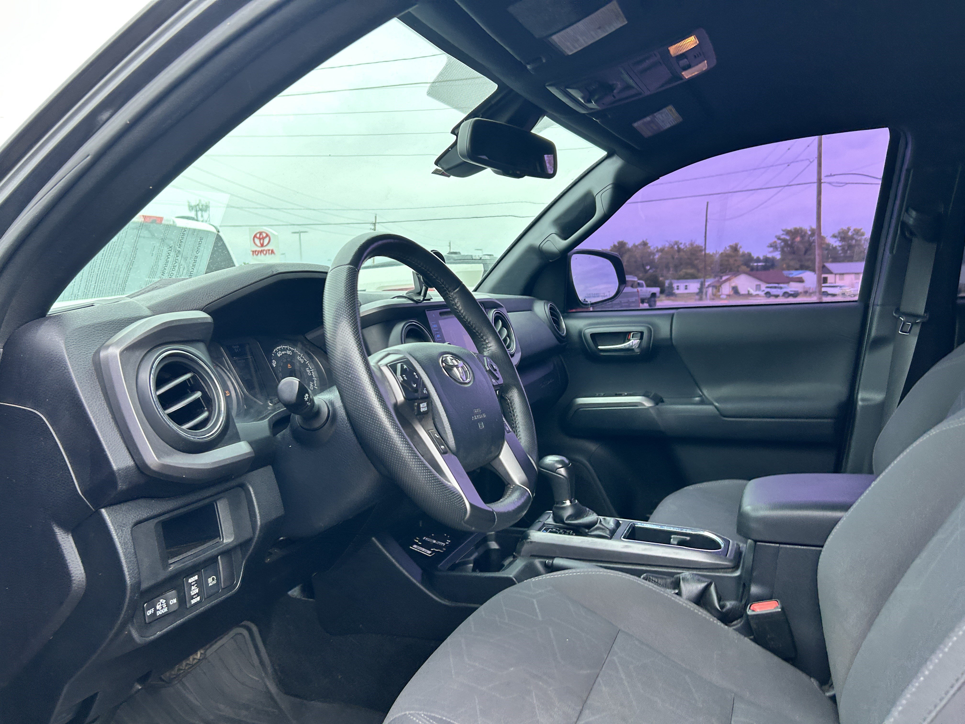 Used 2019 Toyota Tacoma TRD Off-Road AWD/4WD image 10