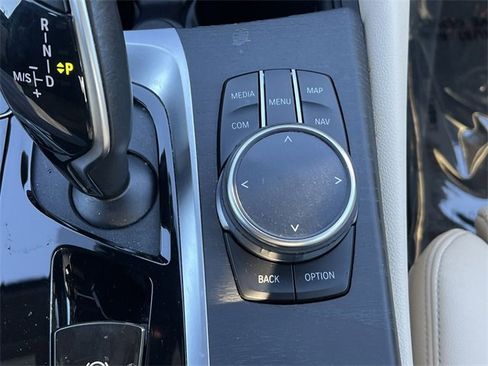 Used 2022 BMW 540i w/ Premium Package image 18