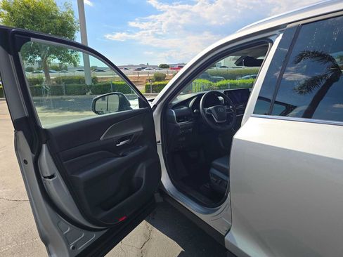 Used 2026 Toyota Grand Highlander FWD image 21