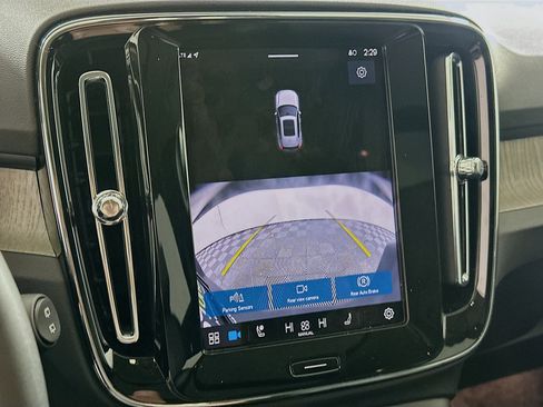 Used 2025 Volvo XC40 B5 Core image 22