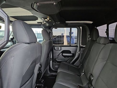 Used 2021 Jeep Gladiator Willys image 18