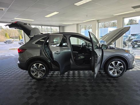 Used 2024 Ford Escape Platinum image 18