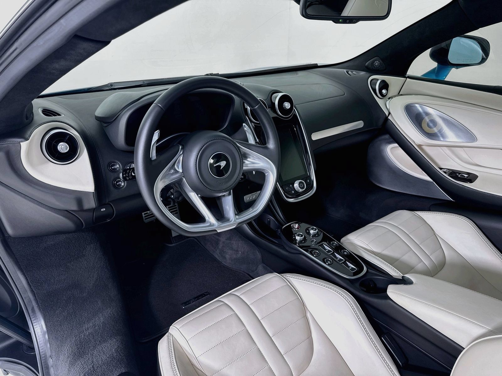 Used 2025 McLaren GTS RWD image 10