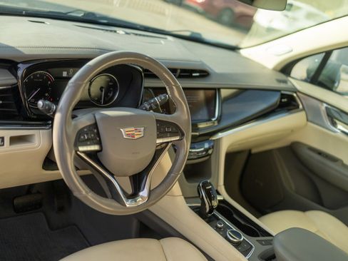 Used 2020 Cadillac XT6 Premium Luxury image 4