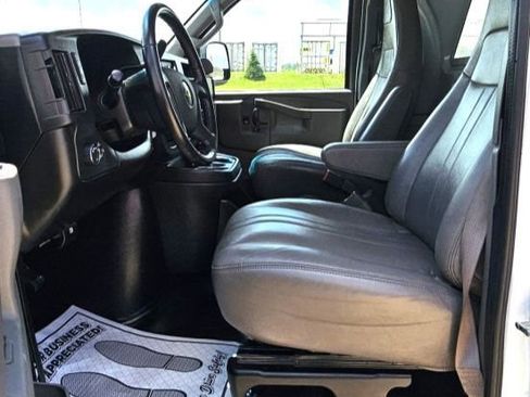 Used 2022 Chevrolet Express 2500 w/ Driver Convenience Package RWD image 10