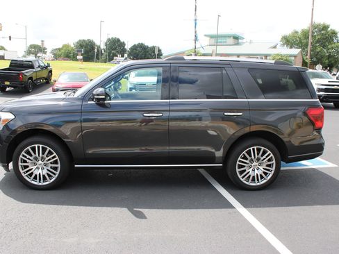 Used 2024 Ford Expedition Limited AWD/4WD image 5