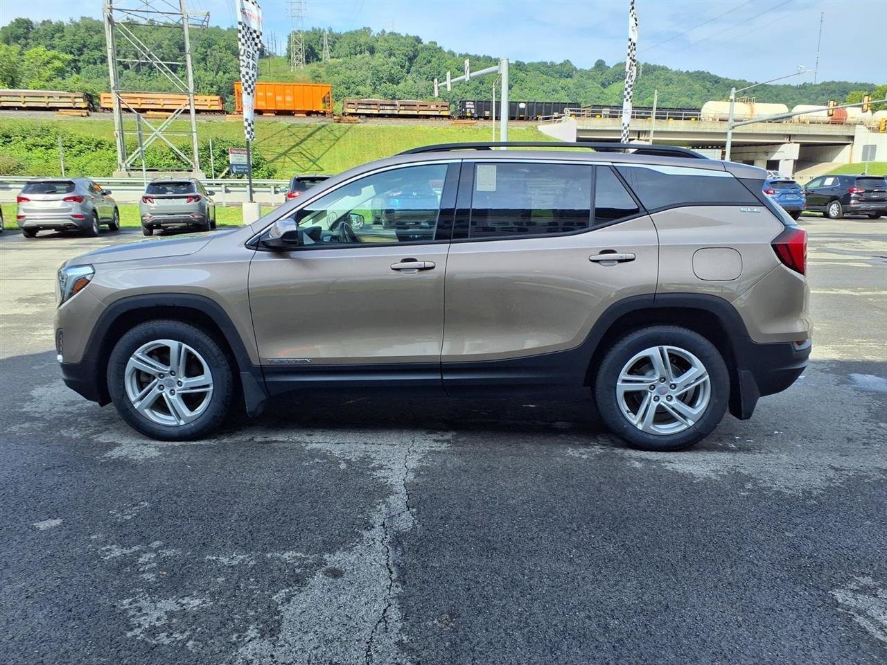 Used 2018 GMC Terrain SLE w/ Driver Convenience Package AWD/4WD image 3