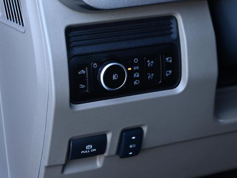 Used 2026 Ford F450 Platinum w/ Platinum Plus Package image 32