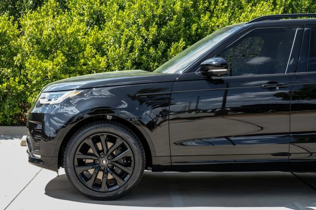 New 2026 Land Rover Discovery Limited Edition AWD/4WD image 17