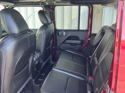 Used 2022 Jeep Wrangler Unlimited Sahara w/ Cold Weather Group AWD/4WD image 11