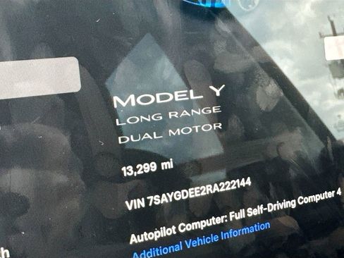 Used 2024 Tesla Model Y Long Range AWD/4WD image 11