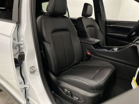 New 2025 Jeep Grand Cherokee L Limited w/ Trailer Tow Package image 32