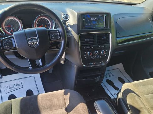 Used 2016 Dodge Grand Caravan SE FWD image 23