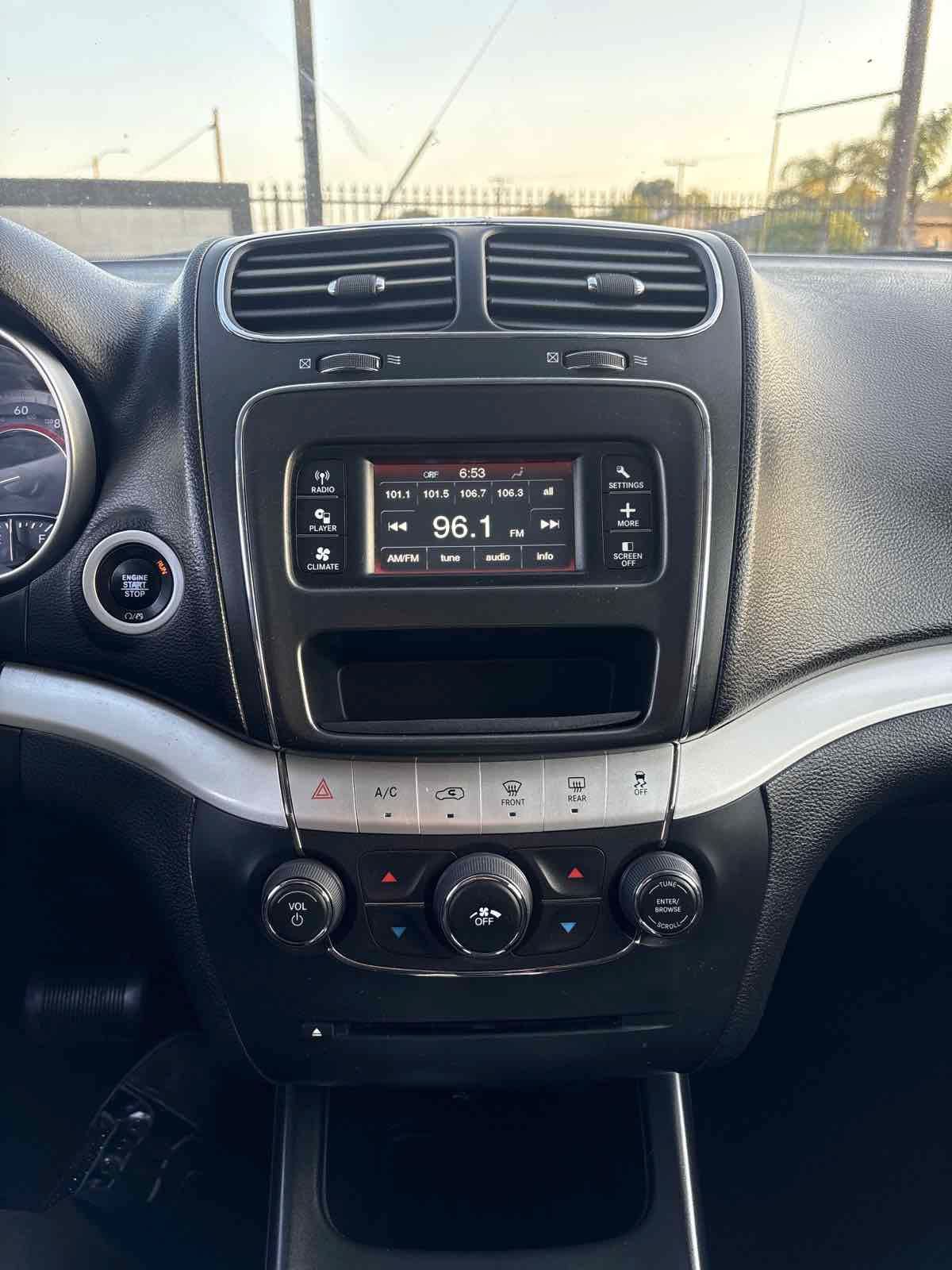 Used 2018 Dodge Journey SE w/ Blacktop Package FWD image 22