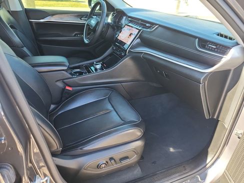 Used 2023 Jeep Grand Cherokee L Limited w/ Luxury Tech Group II image 15