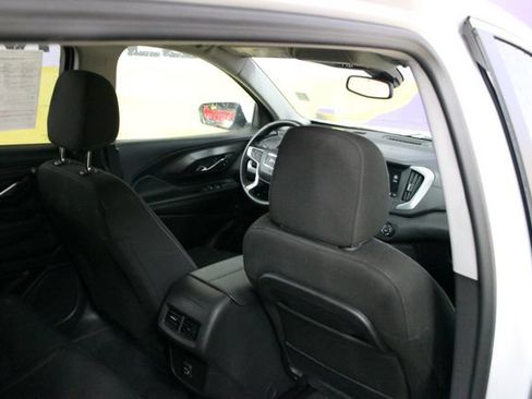 Used 2024 GMC Terrain SLE FWD image 10