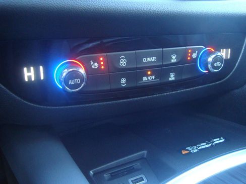 Used 2023 Buick Enclave Essence w/ Experience Buick Package image 22